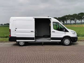 Transportør Varebil Ford Transit i Antwerpen Belgien